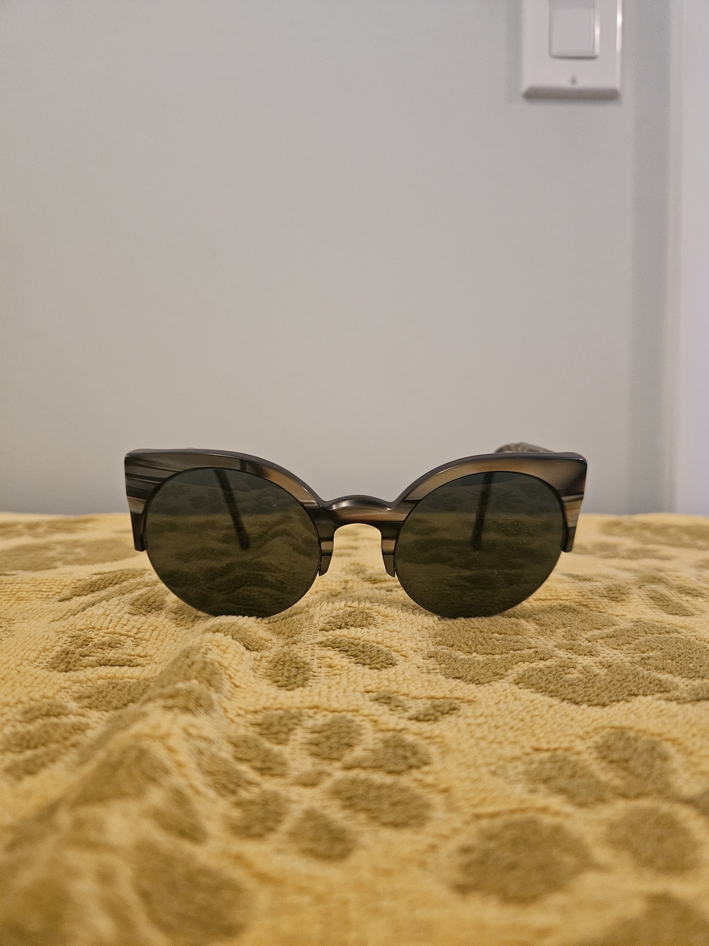 Round Cateye Women's Sunglasses in Tortoiseshell